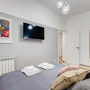 https://ll-cozy-2-bdr-apt-in-san-giovanni-district.it-romehotels.com